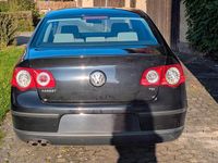 Gebraucht VW Passat 105 PS (77 kW) 2004 Schwarz Limousine