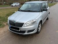 Gebraucht Skoda Fabia 60 PS (44 kW) 2012 Silber Kleinwagen
