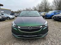 Usado Opel Astra Dynamic 200 HP (147 kW) 2017 Verde Sedan