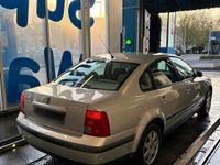 Gebraucht VW Passat 102 PS (75 kW) 2000 Silber Limousine