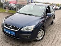 Gebraucht Ford Focus Ghia 116 PS (85 kW) 2005 Atlantik ink blue Limousine