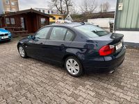 Gebraucht BMW 318 143 PS (105 kW) 2007 Monacoblau metallic Limousine
