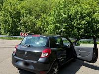 Second-hand Renault Clio II Expression 75 CP (55 kW) 2011 Negru Hatchback