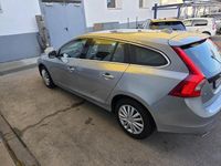 Gebraucht Volvo V60 215 PS (158 kW) 2015 Blau Kombi