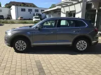 Gebraucht VW Touareg Elegance 286 PS (210 kW) 2023 Siliziumgrau metallic SUV