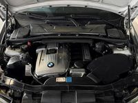 Second-hand BMW 325 218 CP (160 kW) 2006 Argintiu Berlinǎ