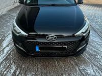 Gebraucht Hyundai i20 90 PS (66 kW) 2017 Schwarz Kleinwagen