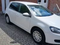 Gebraucht VW Golf VI 105 PS (77 kW) 2010 Weiß Kleinwagen