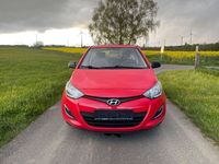 Gebraucht Hyundai i20 Edition 86 PS (63 kW) 2013 Rot Kleinwagen