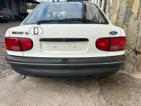 Gebraucht Ford Escort 60 PS (44 kW) 1993 Weiß Limousine