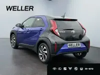 Neu Toyota Aygo 72 PS (52 kW) 2026 Juniper blue (8y8) / black mica (209) (blau) Kleinwagen