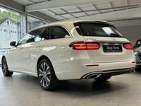 Gebraucht Mercedes E300 211 PS (155 kW) 2023 Weiß Limousine