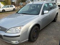 Usado Ford Mondeo Ambiente 125 CV (91 kW) 2006 Plateado Familiar