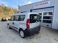 Gebraucht Opel Combo Selection 95 PS (69 kW) 2017 Silber Van / Kleinbus