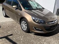 Gebraucht Opel Astra Edition 140 PS (102 kW) 2013 Gold Limousine