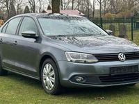 Gebraucht VW Jetta 105 PS (77 kW) 2011 Grau Limousine