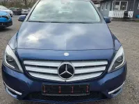 Używany Mercedes B180 122 KM (89 kW) 2012 Niebieski Minivan