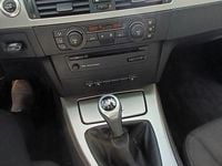 Gebraucht BMW 325 218 PS (160 kW) 2005 Rot Limousine