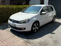 Gebraucht VW Golf VI 104 PS (76 kW) 2010 Weiß Kleinwagen