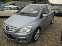 Gebraucht Mercedes B200 140 PS (102 kW) 2011 Blau Kleinwagen