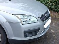 Gebraucht Ford Focus Ghia 101 PS (74 kW) 2005 Grau Limousine
