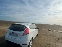 Gebraucht Ford Fiesta 60 PS (44 kW) 2015 Weiß Kleinwagen