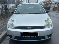 Gebraucht Ford Fiesta 69 PS (50 kW) 2005 Silber Kleinwagen
