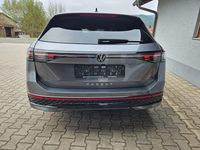 Gebraucht VW Passat R-line 150 PS (110 kW) 2025 Grau Kombi