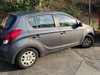 Gebraucht Hyundai i20 86 PS (63 kW) 2015 Silber Limousine