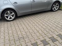 Gebraucht BMW 523 177 PS (130 kW) 2005 Silber Limousine