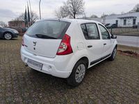 Gebraucht Dacia Sandero 75 PS (55 kW) 2012 Weiß Kleinwagen