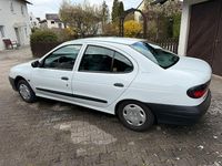 Gebraucht Renault Mégane 75 PS (55 kW) 1998 Weiß Limousine
