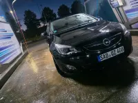 Używany Opel Astra 130 KM (95 kW) 2011 Czarny Sedan/Limuzyna