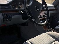 Gebraucht Mercedes E260 160 PS (117 kW) 1991 Blau Limousine