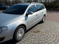 Second-hand VW Passat 105 CP (77 kW) 2009 Argintiu Break