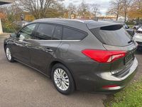 Gebraucht Ford Focus Titanium 125 PS (91 kW) 2021 Grau Kombi