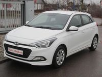 Gebraucht Hyundai i20 Classic 84 PS (61 kW) 2017 Polar white Limousine