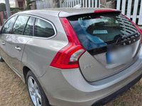 Gebraucht Volvo V60 163 PS (119 kW) 2011 Gold Kombi