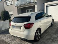 Gebraucht Mercedes A180 122 PS (89 kW) 2017 Weiß Kleinwagen