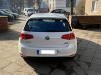 Gebraucht VW Golf VII 115 PS (84 kW) 2015 Weiß Kleinwagen