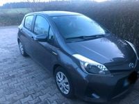 Gebraucht Toyota Yaris Hybrid 100 PS (73 kW) 2012 Grau Kleinwagen