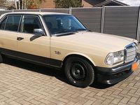 Gebraucht Mercedes E230 136 PS (100 kW) 1983 Beige Limousine