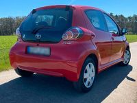 Gebraucht Toyota Aygo 68 PS (50 kW) 2010 Rot Kleinwagen
