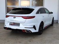 Gebraucht Kia ProCeed Comfort 204 PS (150 kW) 2019 Deluxeweiss met. Kleinwagen