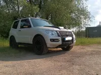 Gebraucht Mitsubishi Pajero Instyle 200 PS (147 kW) 2015 Weiß SUV