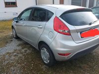 Gebraucht Ford Fiesta 82 PS (60 kW) 2011 Silber Kleinwagen
