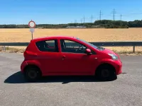 Gebraucht Toyota Aygo 68 PS (50 kW) 2005 Rot Kleinwagen