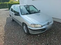 Gebraucht Peugeot 106 60 PS (44 kW) 2001 Silber Kleinwagen