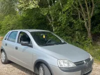 Używany Opel Corsa 75 KM (55 kW) 2003 Srebrny Hatchback