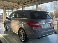 Gebraucht Mercedes B200 156 PS (114 kW) 2012 Grau Van / Kleinbus